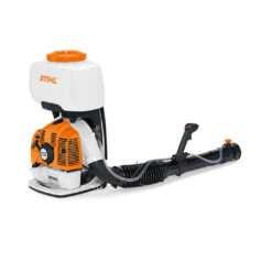 Fumigadora Stihl SR 440 potente, vista frontal del equipo con atomizador