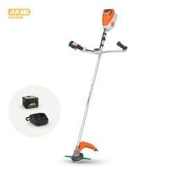 Guadañadora STIHL a batería FSA 80 en uso, cortando césped con precisión