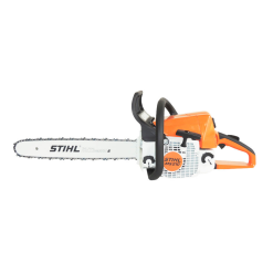 Motosierra STIHL MS 212 para corte de leña y ramas en uso residencial
