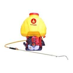 Fumigadora a motor Royal Condor La Poderosa 26cc en uso agrícola